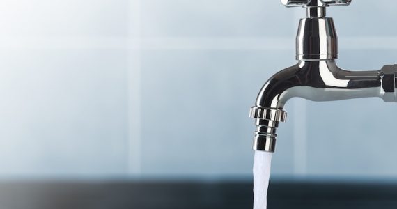 faucet-water-flow-bathroom_51195-23